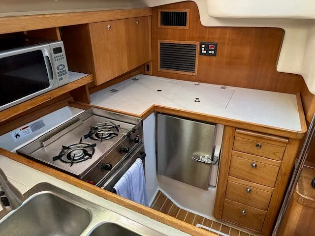 Junebug Yacht Photos Pics Interior view of a 2008 Catalina 350 MkII yacht kitchen.