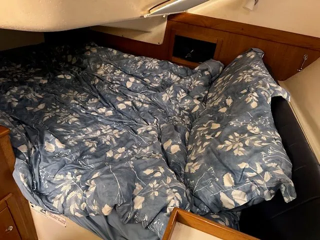 Junebug Yacht Photos Pics Interior of a 2008 Catalina 350 MkII with cozy bed.