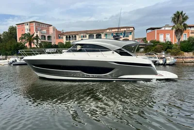 Riviera 4600 Sport Yacht
