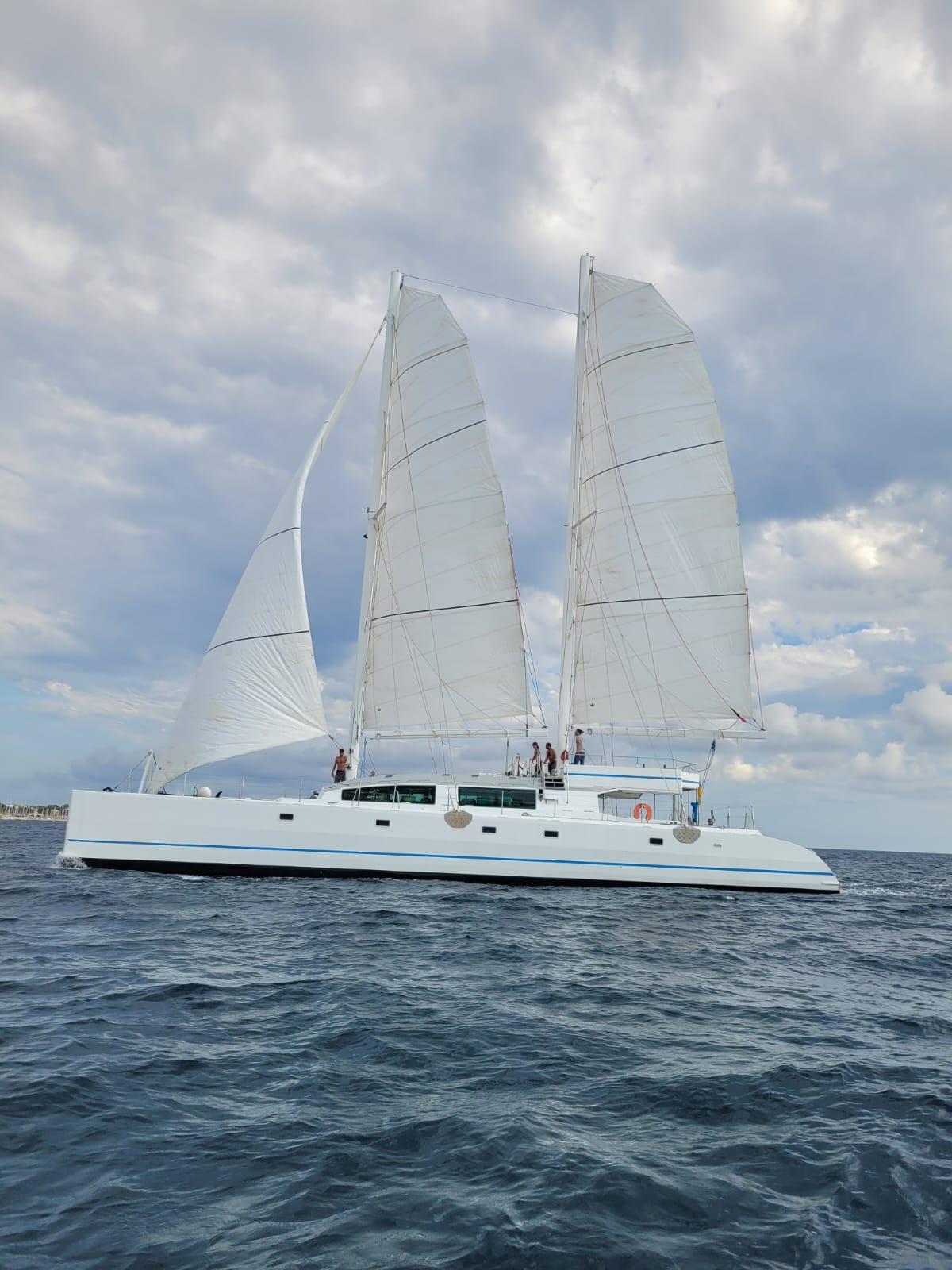 2004 Maxi Catamaran 82