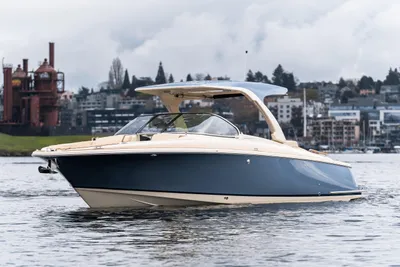 Chris-Craft Launch 31 GT