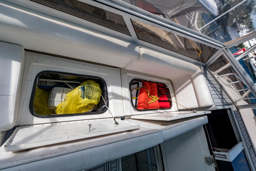 1993 Contender 35 Side Console
