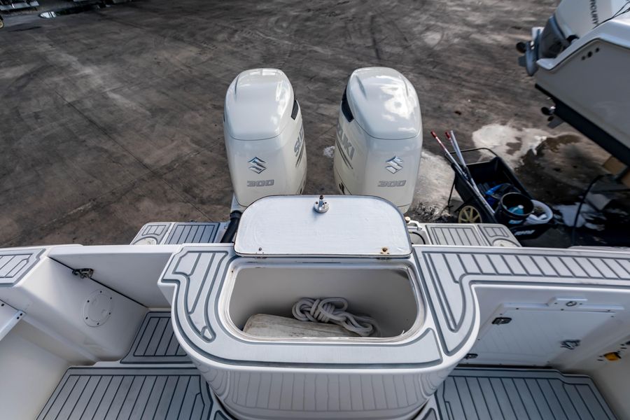1993 Contender 35 Side Console