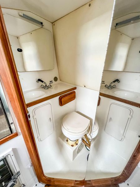 1993 Contender 35 Side Console