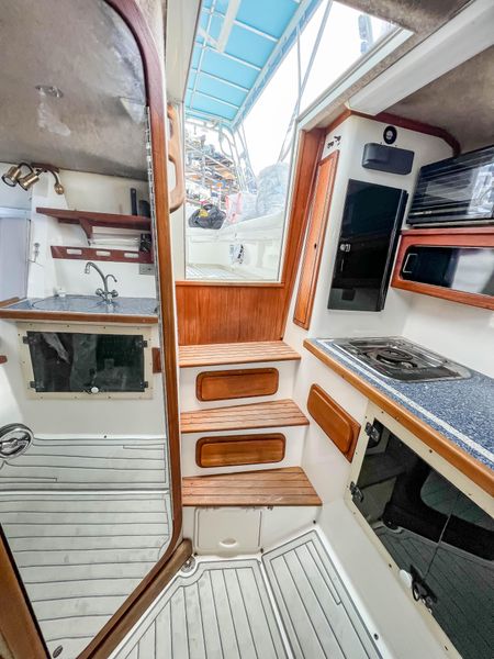 1993 Contender 35 Side Console