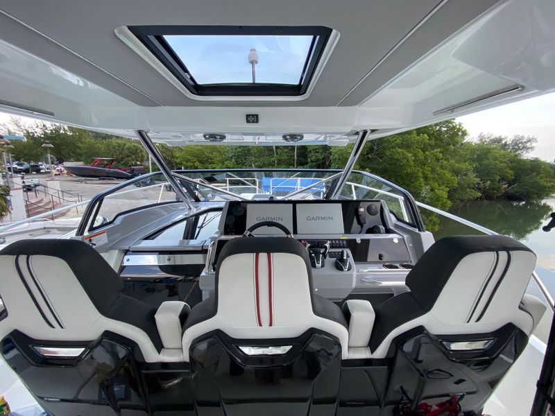 2022 Jeanneau Leader 12.5