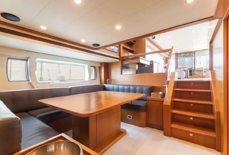  Yacht Photos Pics FERRETTI YACHTS ALTURA 840 2011