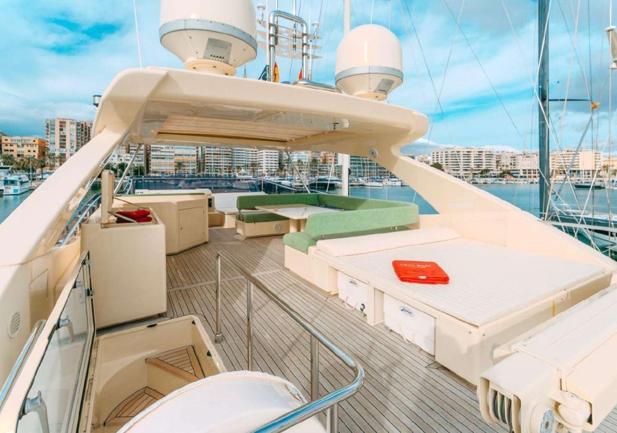 2011 Ferretti Yachts 84 