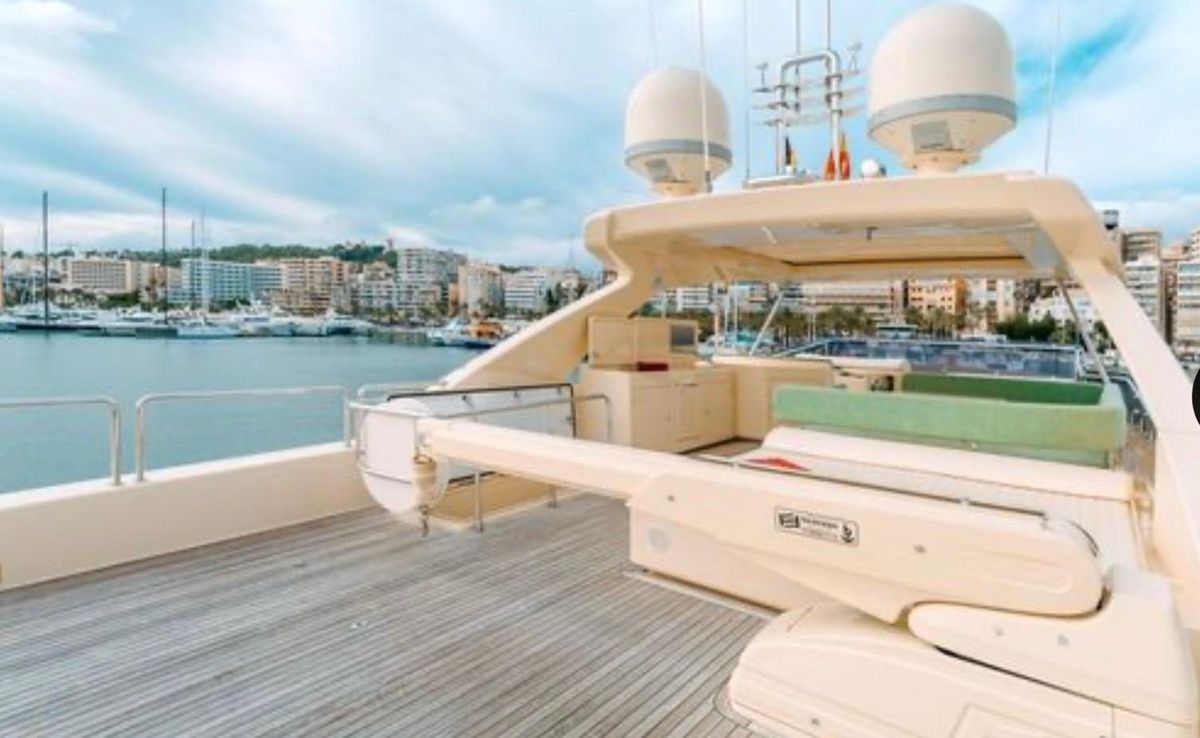 2011 Ferretti Yachts 84 