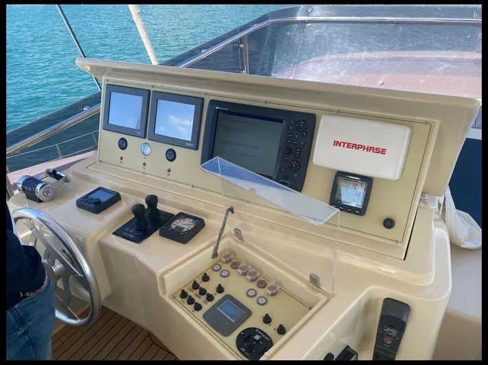  Yacht Photos Pics FERRETTI YACHTS ALTURA 840 2011