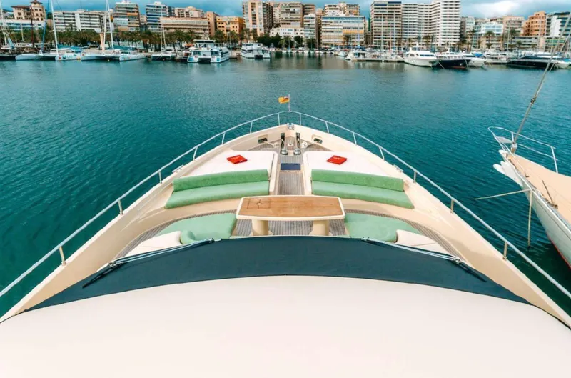  Yacht Photos Pics FERRETTI YACHTS ALTURA 840 2011