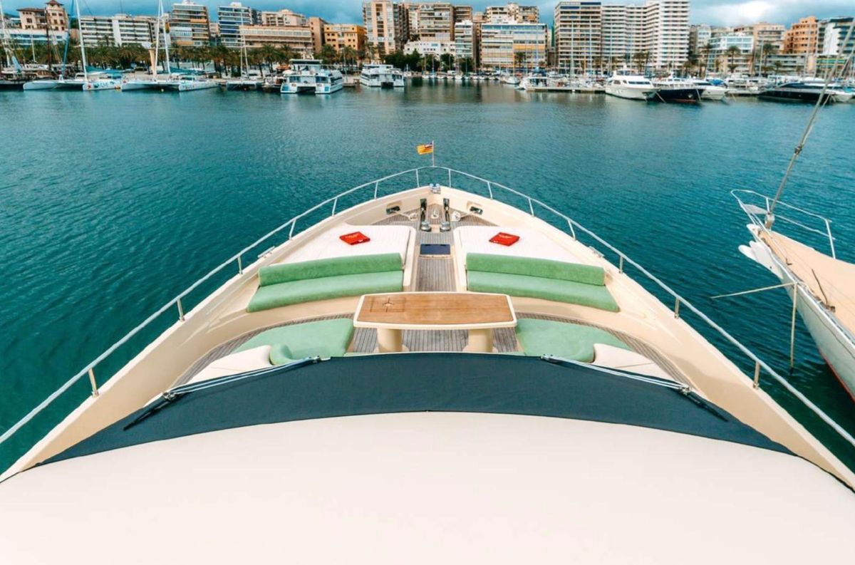 2011 Ferretti Yachts 84 