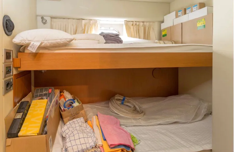  Yacht Photos Pics FERRETTI YACHTS ALTURA 840 2011