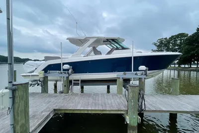 Tiara Yachts 38 LS