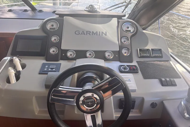 Fly-away Yacht Photos Pics Helm of 2015 Bavaria 420 Virtess Coupe with Garmin navigation system.