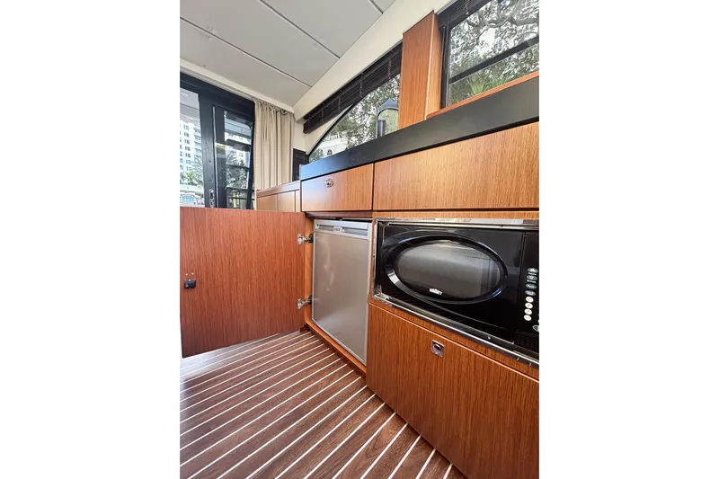 Fly-away Yacht Photos Pics Interior of 2015 Bavaria 420 Virtess Coupe yacht with wood cabinetry and modern appliances.