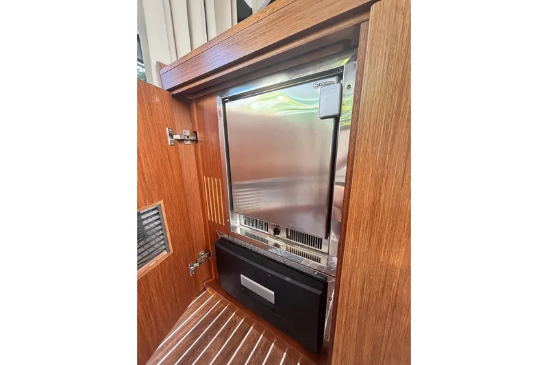 Fly-away Yacht Photos Pics Wooden cabinet with built-in stainless steel appliance on Bavaria 420 Virtess Coupe, 2015 model.