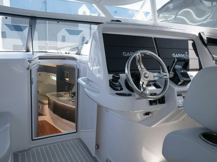 Fly'n Sea Level Yacht Photos Pics 2022 Intrepid 477 Evolution - Image 5