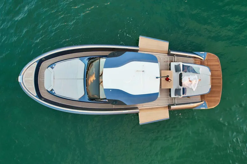  Yacht Photos Pics 2023 Solaris Power SP 44 yacht, aerial view, on clear turquoise water.