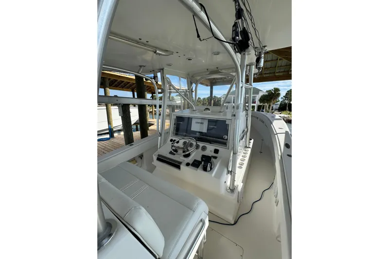  Yacht Photos Pics 2006 SeaVee 34 CC boat cockpit with modern navigation equipment and seating.