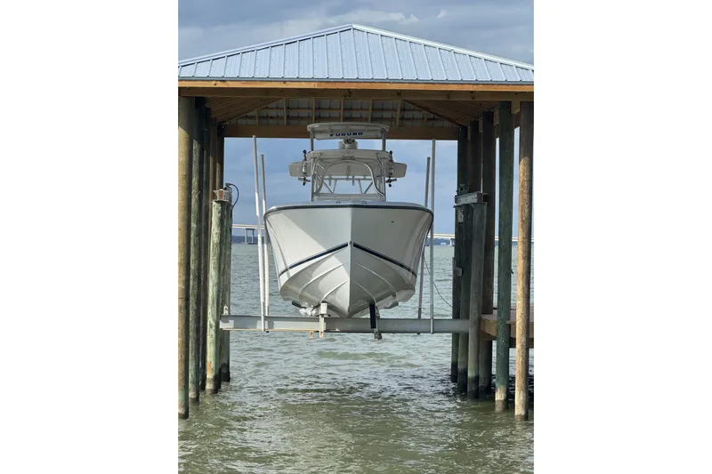  Yacht Photos Pics 2006 SeaVee 34 CC boat on lift under covered dock, front view.