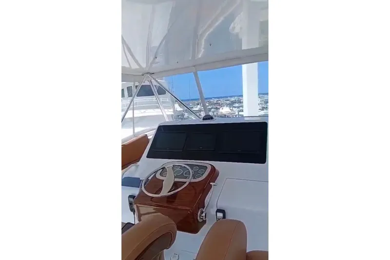  Yacht Photos Pics 2002 Viking 55 Convertible yacht helm with leather seating and ocean view.