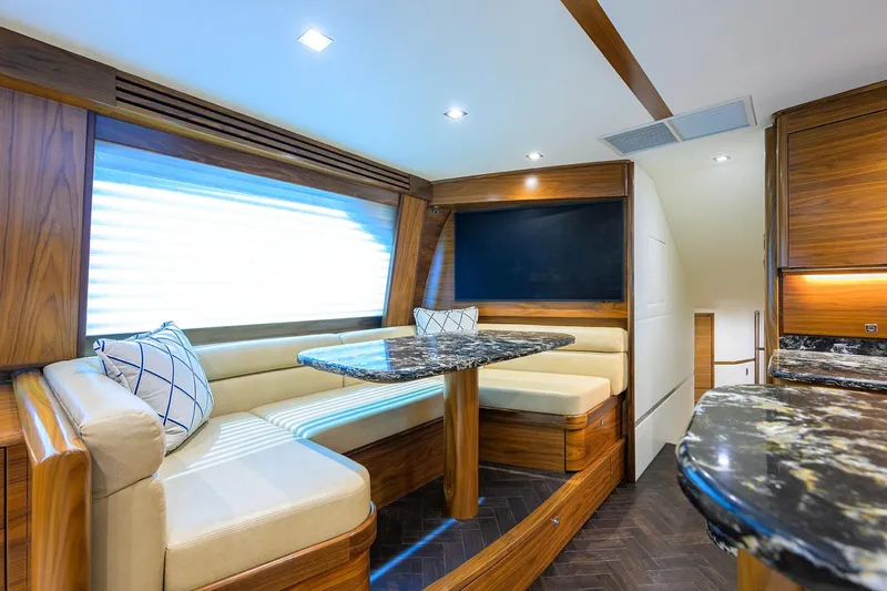 Hmy Trade Yacht Photos Pics 023 Viking 64 Convertible - Dinette