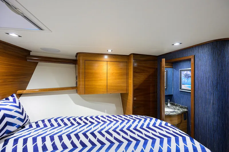 Hmy Trade Yacht Photos Pics 2023 Viking 64 Convertible - Stateroom