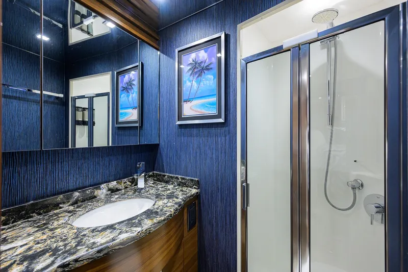 Hmy Trade Yacht Photos Pics 2023 Viking 64 Convertible - Head