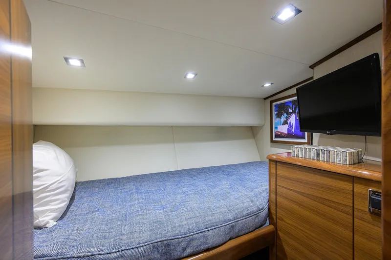 Hmy Trade Yacht Photos Pics 2023 Viking 64 Convertible - Stateroom