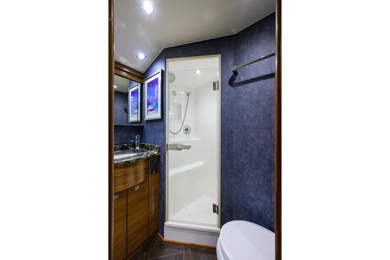 Hmy Trade Yacht Photos Pics 2023 Viking 64 Convertible - Head