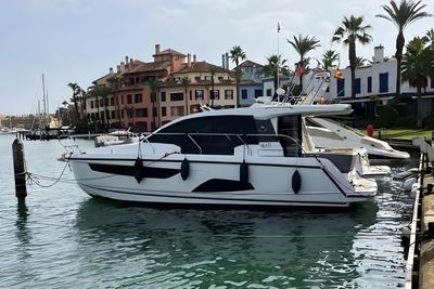 2018 Sealine C330