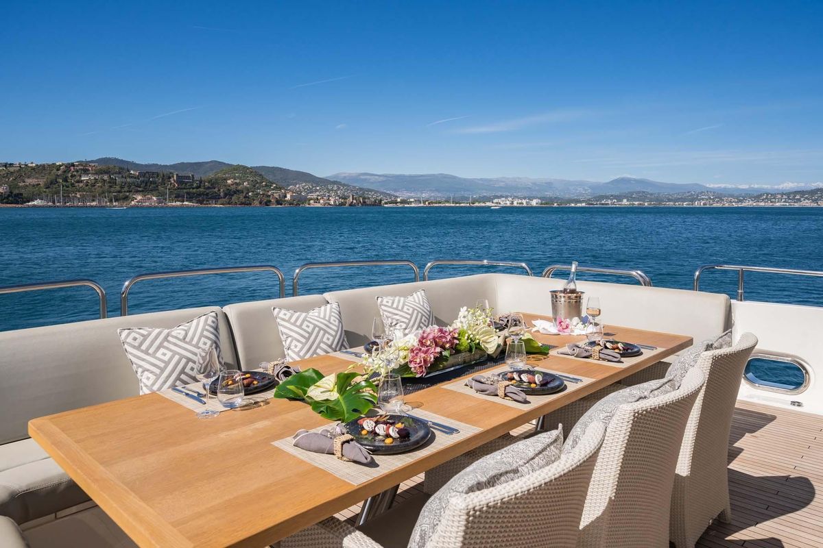 2014 Sunseeker 114 