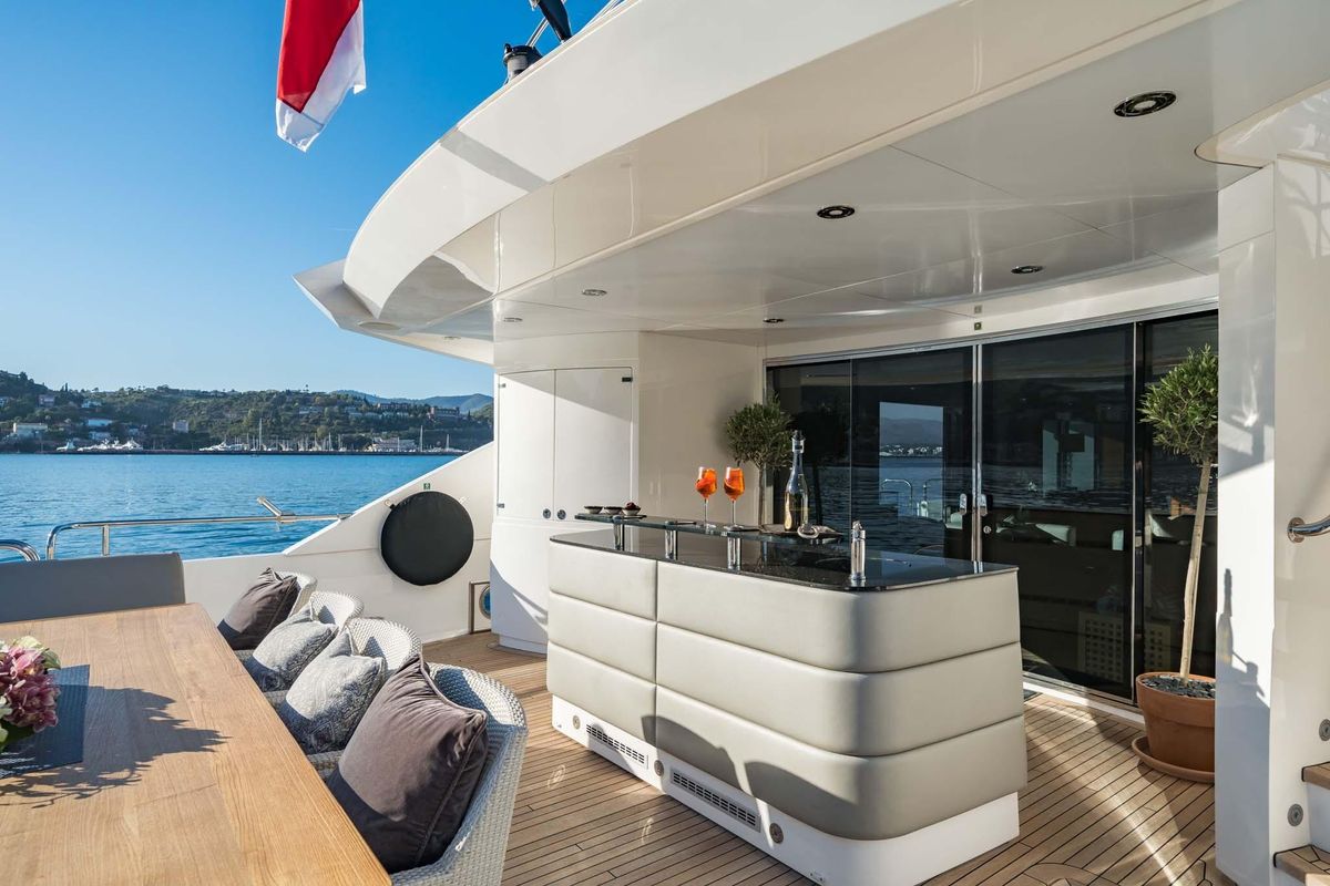 2014 Sunseeker 114 