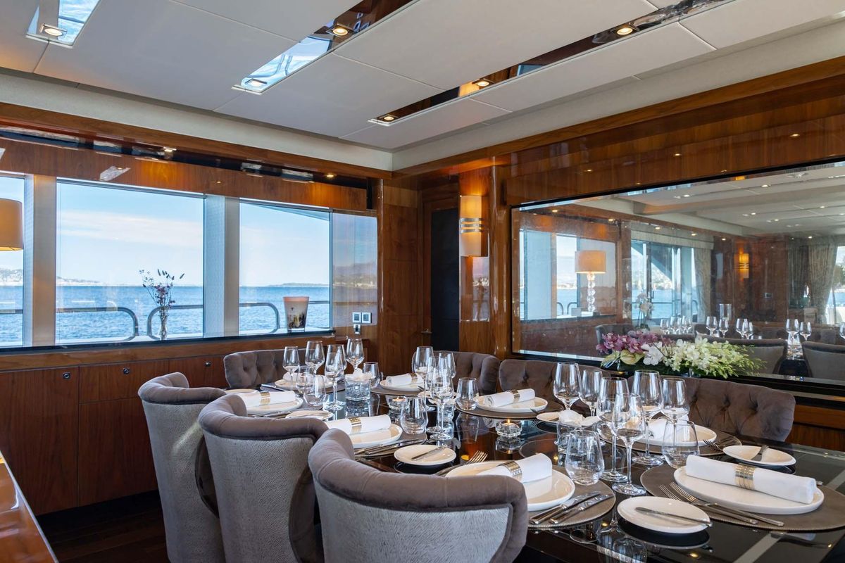 2014 Sunseeker 114 