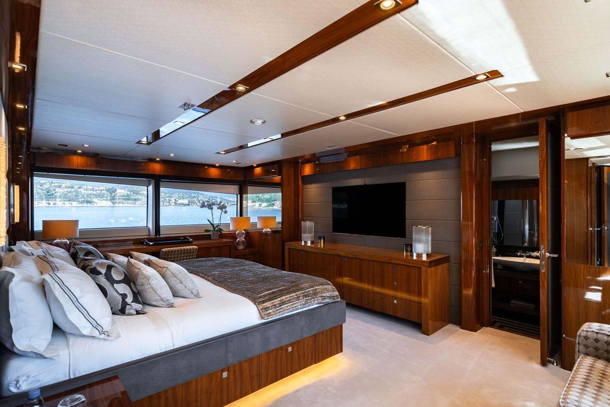 2014 Sunseeker 114 