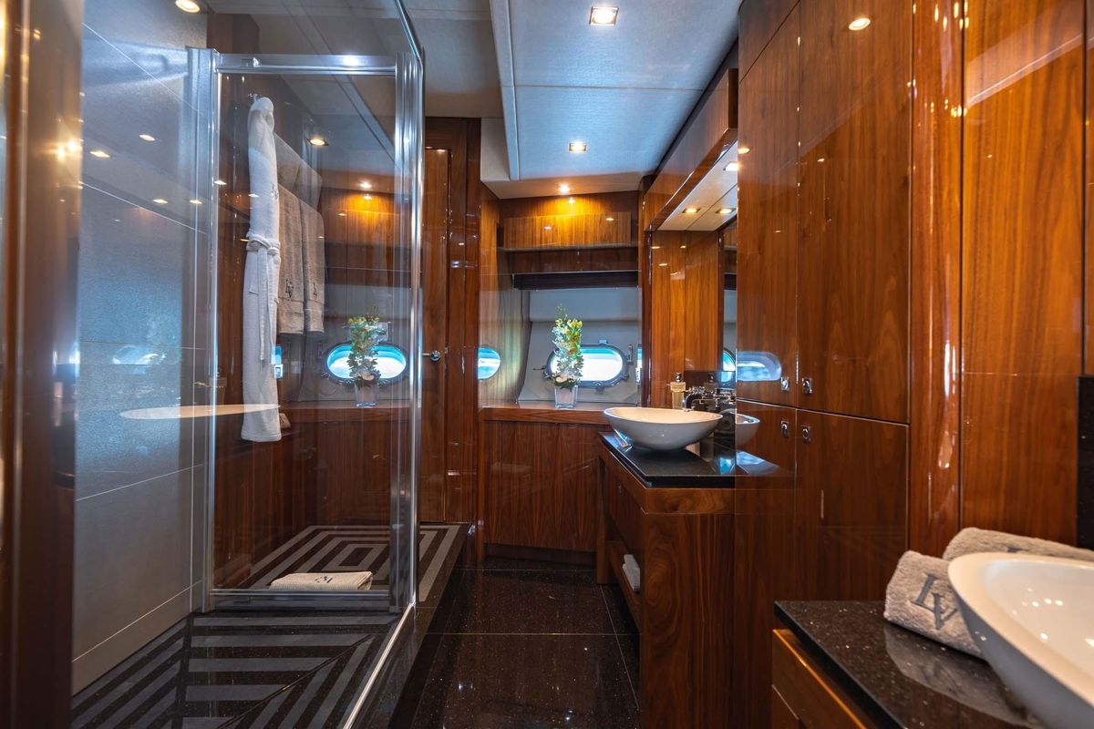 2014 Sunseeker 114 
