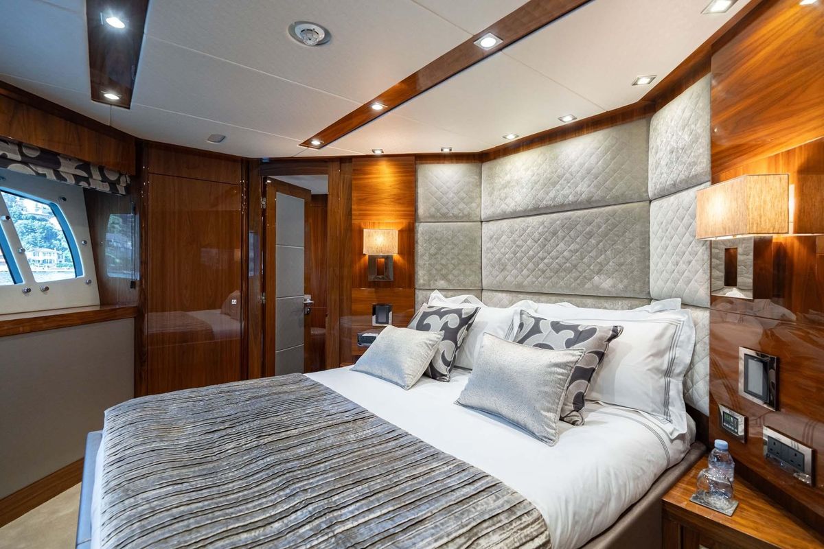 2014 Sunseeker 114 