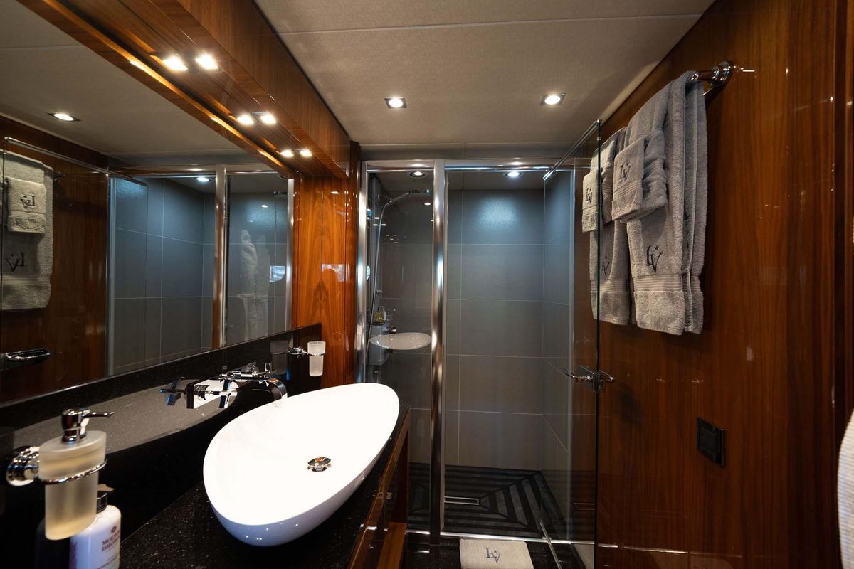 2014 Sunseeker 114 