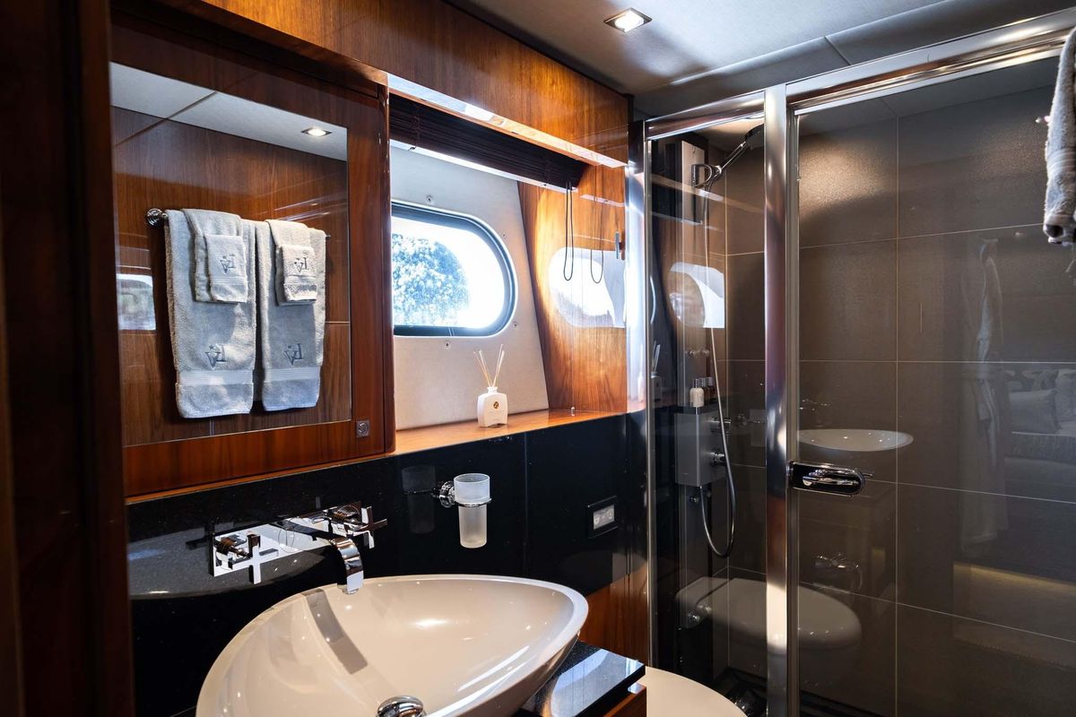 2014 Sunseeker 114 