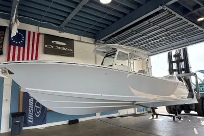 Cobia 320 CC