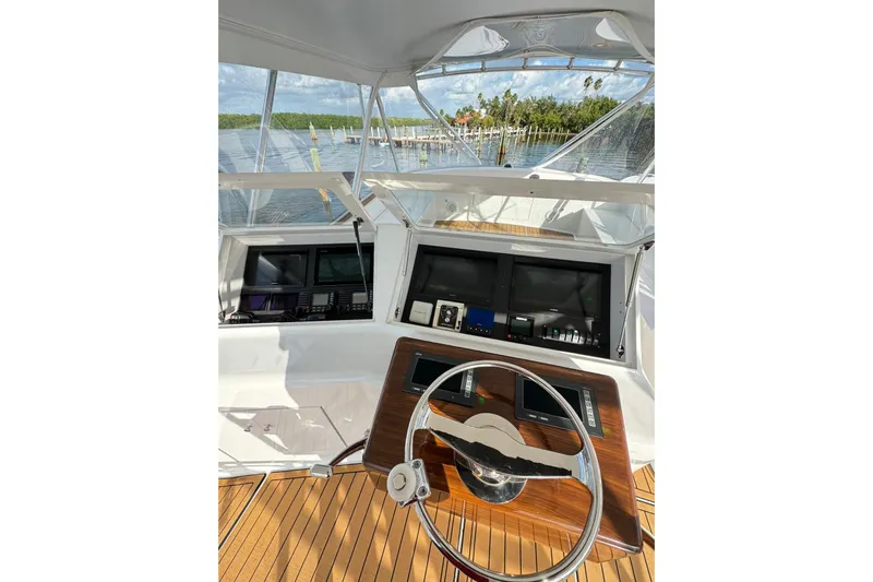 Sea Hag Yacht Photos Pics Helm of 2008 Blackwell Custom Carolina 61 Carolina Custom yacht with modern navigation equipment.