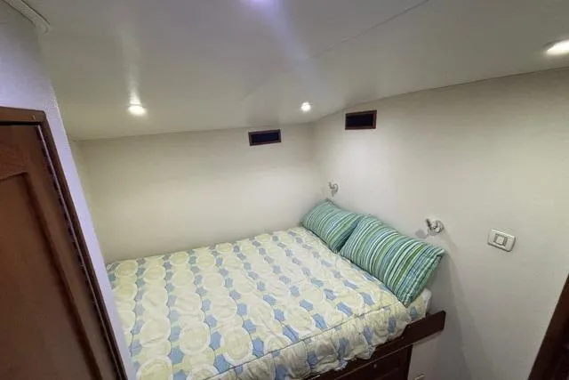 Sea Hag Yacht Photos Pics Cozy cabin bedroom in 2008 Blackwell Custom Carolina 61 yacht with patterned bedding.