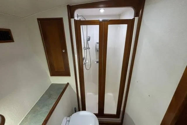 Sea Hag Yacht Photos Pics Bathroom interior of 2008 Blackwell Custom Carolina 61 Carolina Custom yacht.