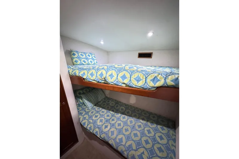 Sea Hag Yacht Photos Pics Bunk beds with patterned bedding in 2008 Blackwell Custom Carolina 61 yacht cabin.