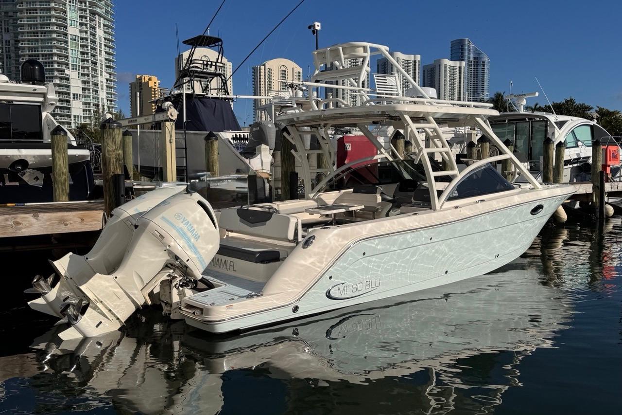 Robalo R317 Dual Console