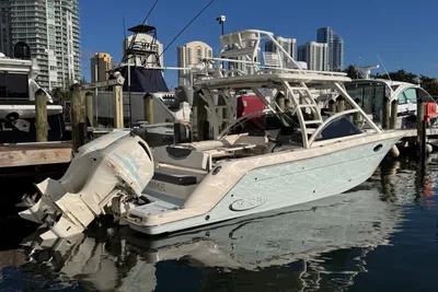 Robalo R317 Dual Console