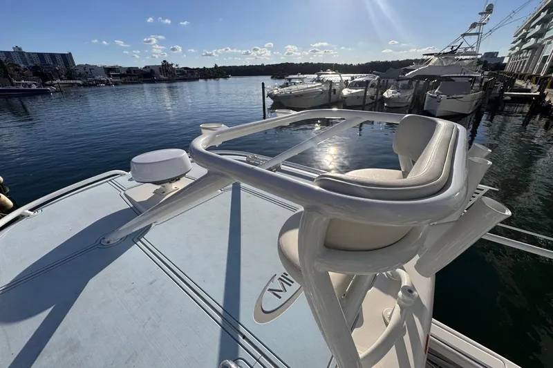  Yacht Photos Pics 2021 Robalo R317 Dual Console boat docked in a sunny marina.