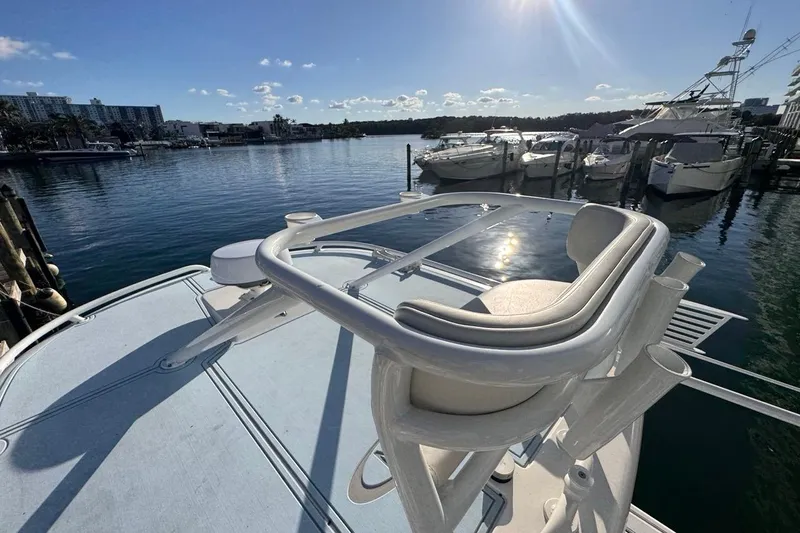  Yacht Photos Pics 2021 Robalo R317 Dual Console boat docked in sunny marina.