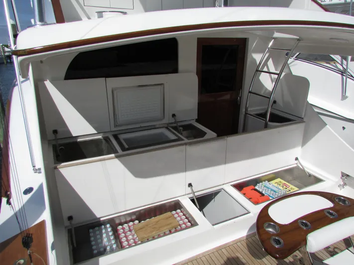 Sea Hag Yacht Photos Pics 2007 Blackwell Custom Carolina 61 yacht with storage and ladder.